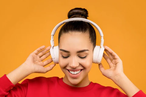7 Best Wireless Headphones for Work, Travel, and Gaming